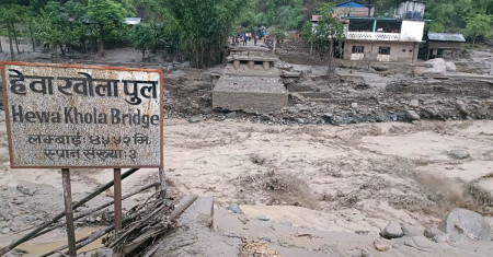 पाँचथरमा बाढीले बगाउँदा पाँच जना बेपत्ता, मेची राजमार्ग पनि अवरुद्ध