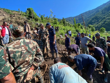 दोरम्बा पहिरोले ६५ परिवार विस्थापित