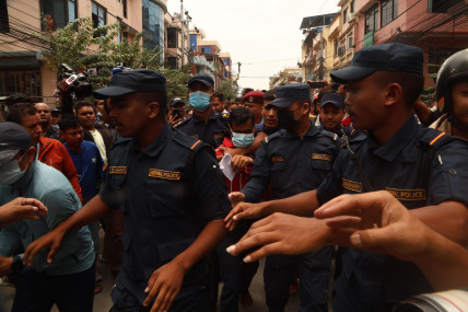 सिनामंगलमा शङ्कास्पद वस्तु राखेको आरोपमा एक युवक पक्राउ