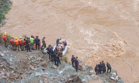 त्रिशूलीमा हराएका थप दुई यात्रु मृत भेटिए, अझै ५५ बेपत्ता