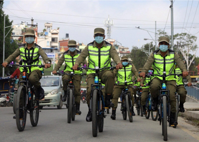 व्यवस्थित महानगर बनाउन ललितपुरले शुरू गर्‍यो साइकल गस्ती (तस्वीरहरू)