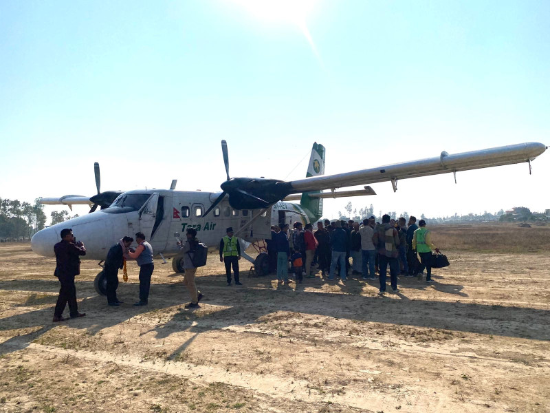 २७ वर्षपछि टीकापुरमा हवाई उडान