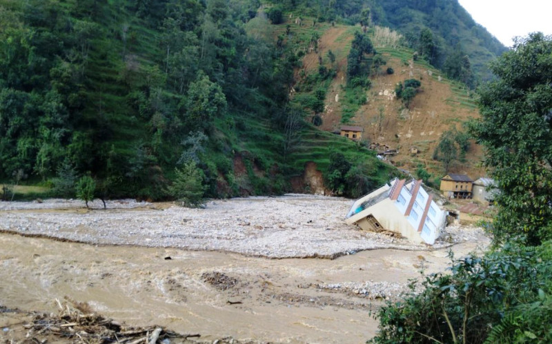 क्रसर र ढुंगाखानीका कारण रोशी र पनौती तहसनहस