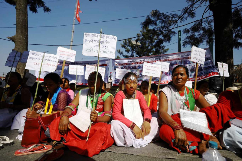 देउखुरीका स्वर्गद्वारी गुठीपीडितको काठमाडौंमा धर्ना (तस्वीरहरू)